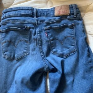 Woman’s Levi’s jeans size 28